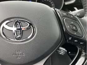Toyota C-HR (2023) thumbnail 18
