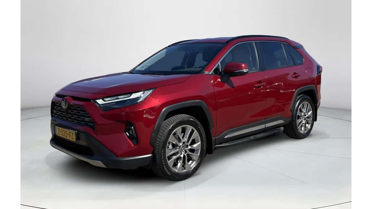 Toyota RAV4 (2024) — foto 1