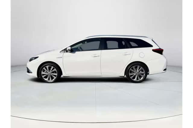 Toyota Auris (2018) thumbnail 2