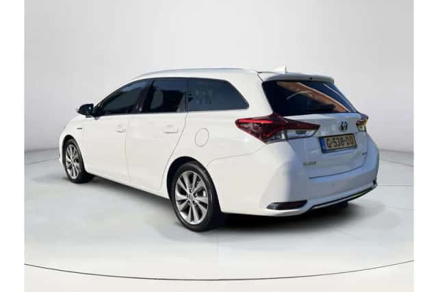 Toyota Auris (2018) thumbnail 3