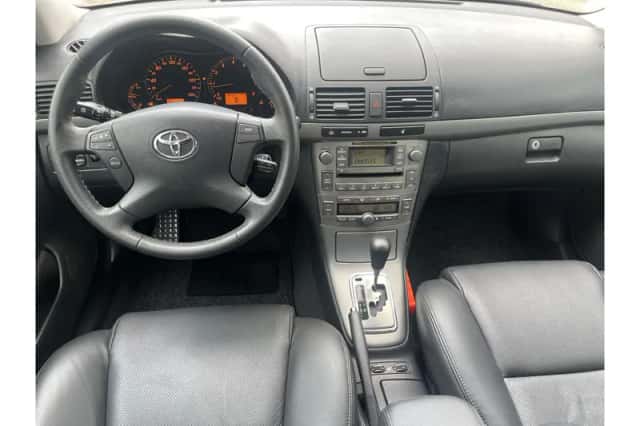 Toyota Avensis (2006) thumbnail 3