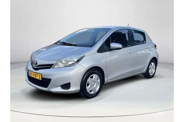 Toyota Yaris (2012) thumbnail 1