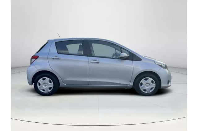 Toyota Yaris (2012) thumbnail 6