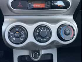 Toyota Urban Cruiser (2010) thumbnail 18