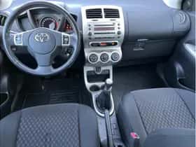 Toyota Urban Cruiser (2010) thumbnail 10