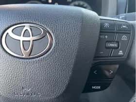 Toyota C-HR (2025) thumbnail 18