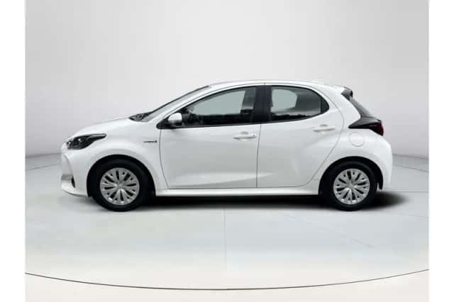 Toyota Yaris (2021) thumbnail 2