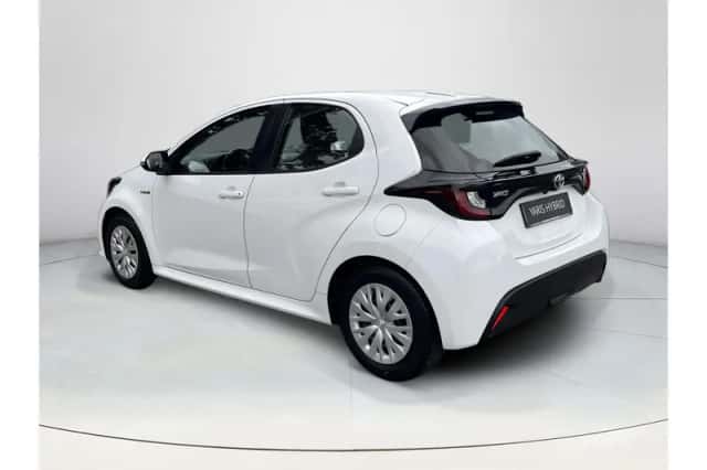 Toyota Yaris (2021) thumbnail 3