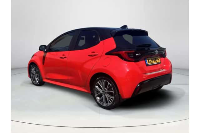 Toyota Yaris (2022) thumbnail 3