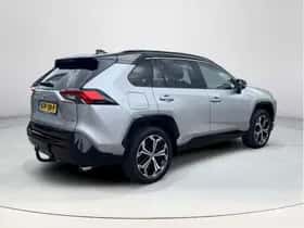 Toyota RAV4 (2021) thumbnail 5