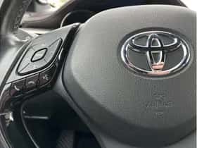 Toyota C-HR (2019) thumbnail 17
