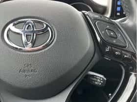 Toyota C-HR (2019) thumbnail 18