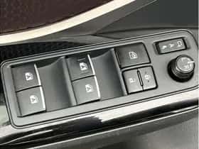 Toyota C-HR (2019) thumbnail 19