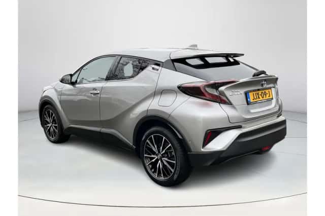 Toyota C-HR (2019) thumbnail 3