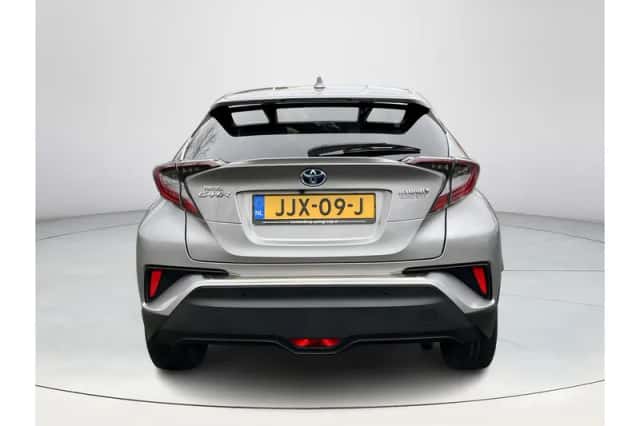 Toyota C-HR (2019) thumbnail 4