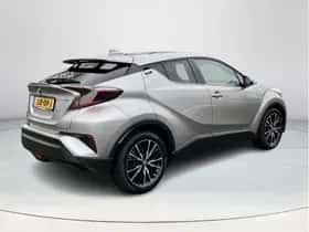 Toyota C-HR (2019) thumbnail 5