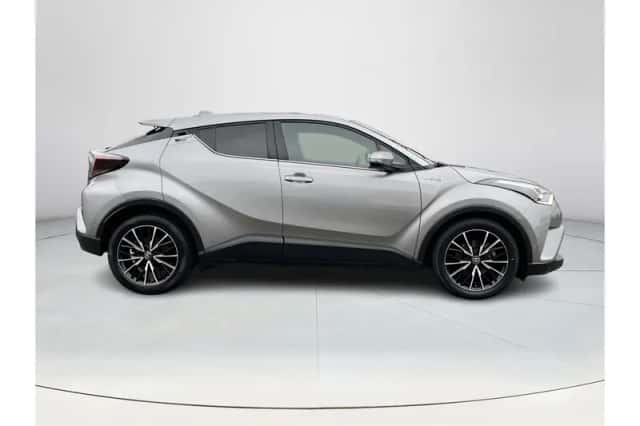 Toyota C-HR (2019) thumbnail 6