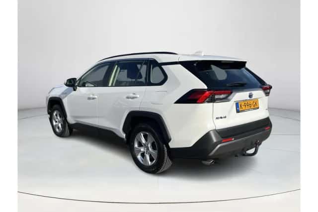 Toyota RAV4 (2021) thumbnail 3