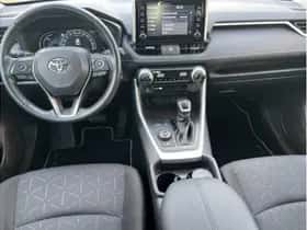 Toyota RAV4 (2021) thumbnail 10