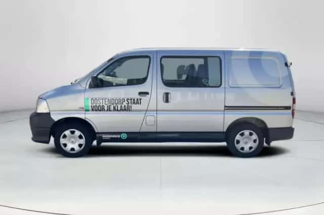 Toyota HiAce (2009) thumbnail 2