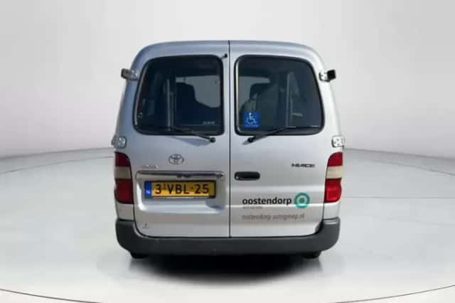 Toyota HiAce (2009) thumbnail 4