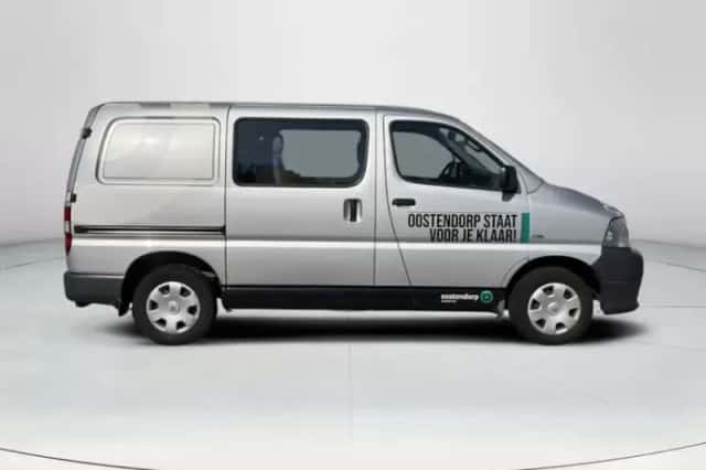 Toyota HiAce (2009) thumbnail 6