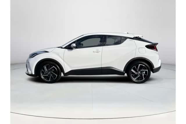 Toyota C-HR (2022) thumbnail 2
