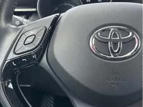 Toyota C-HR (2022) thumbnail 17