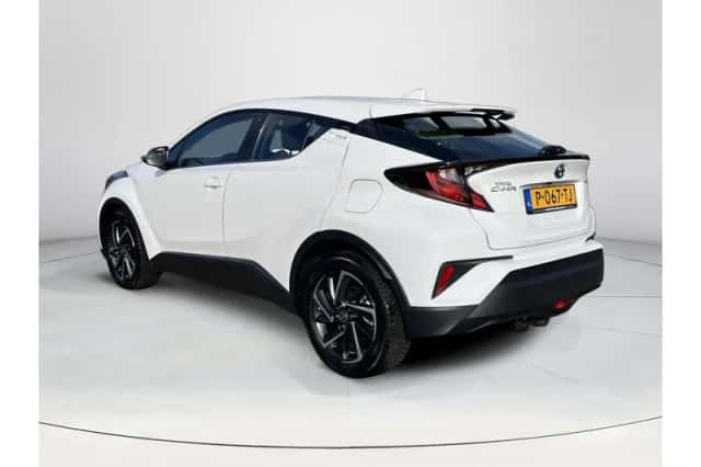 Toyota C-HR (2022) thumbnail 3