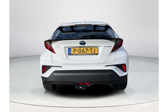 Toyota C-HR (2022) thumbnail 4