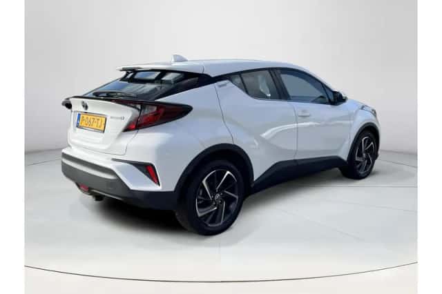 Toyota C-HR (2022) thumbnail 5