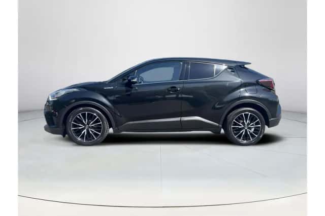 Toyota C-HR (2017) thumbnail 2