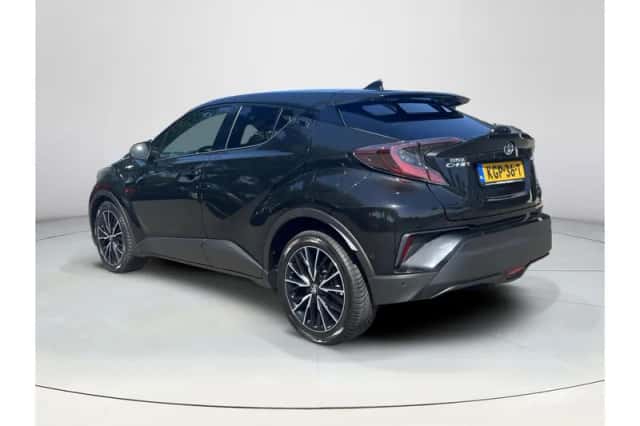 Toyota C-HR (2017) thumbnail 3