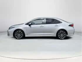 Toyota Corolla (2021) thumbnail 2