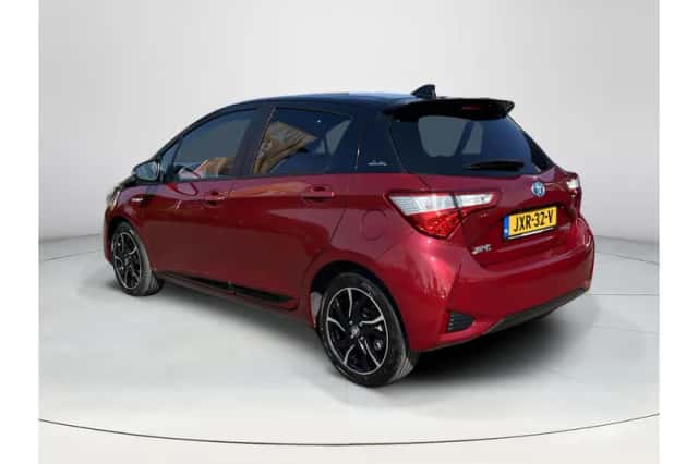 Toyota Yaris (2019) thumbnail 3