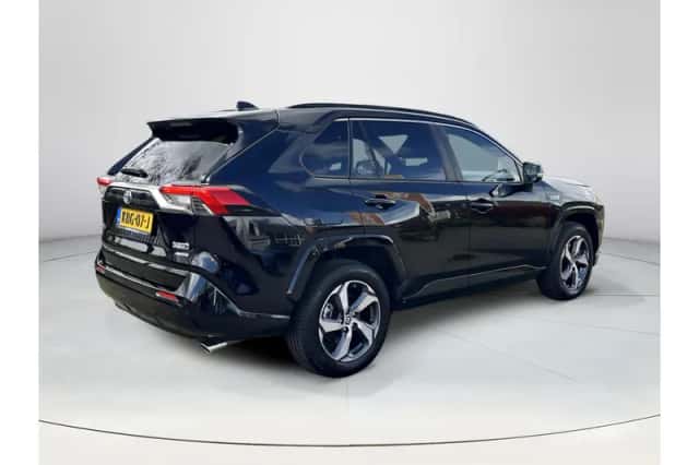 Toyota RAV4 (2021) thumbnail 5