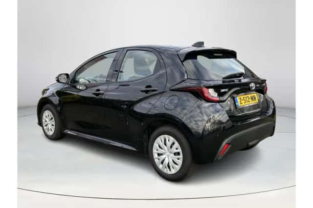 Toyota Yaris (2023) thumbnail 3