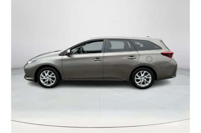 Toyota Auris (2016) thumbnail 2