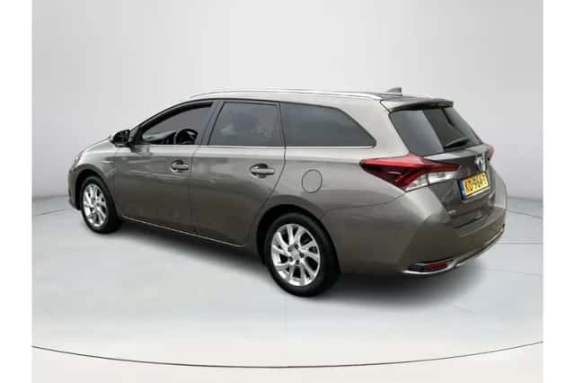 Toyota Auris (2016) thumbnail 3