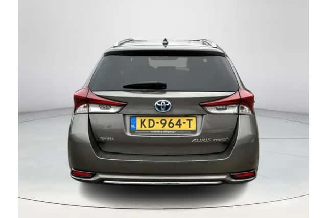 Toyota Auris (2016) thumbnail 4