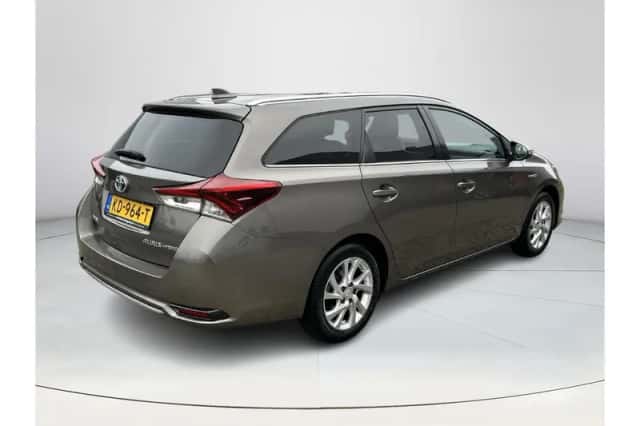 Toyota Auris (2016) thumbnail 5