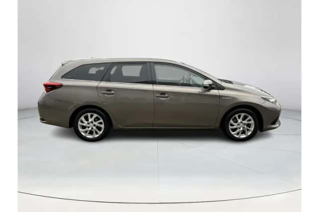 Toyota Auris (2016) thumbnail 6
