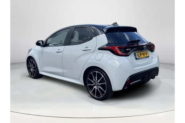 Toyota Yaris (2023) thumbnail 3