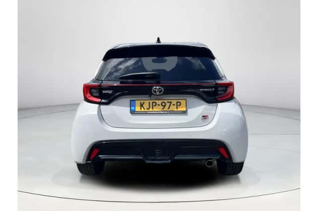 Toyota Yaris (2023) thumbnail 4
