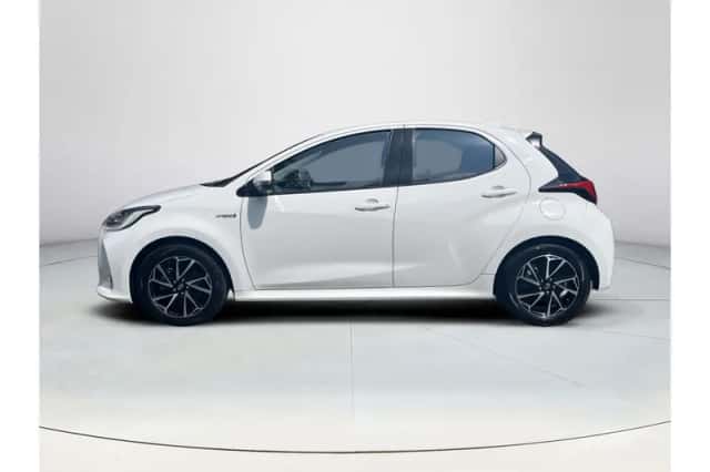 Toyota Yaris (2021) thumbnail 2
