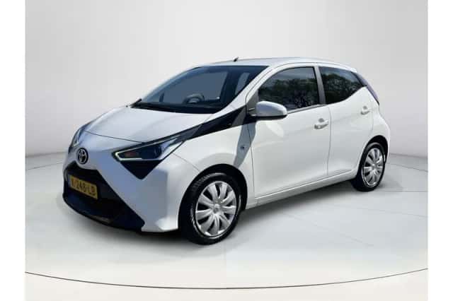 Toyota Aygo (2021) thumbnail 1