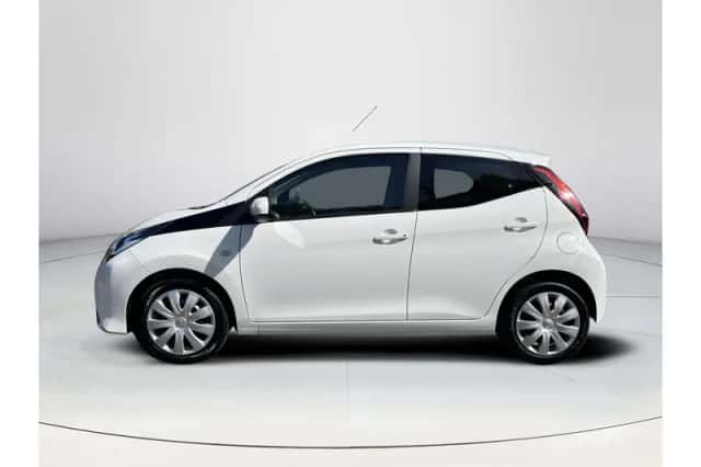 Toyota Aygo (2021) thumbnail 2