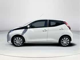 Toyota Aygo (2021) thumbnail 2