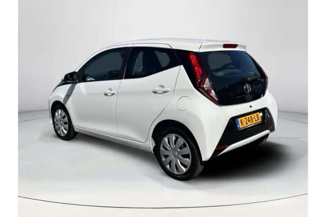 Toyota Aygo (2021) thumbnail 3