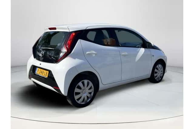 Toyota Aygo (2021) thumbnail 5